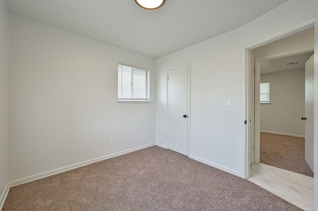 Building Photo - 505 N Norman Ave