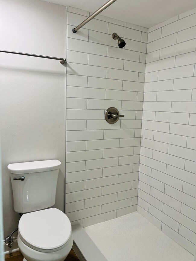 Building Photo - Wow! Newly renovated 2 bedroom 2 bathroom unit in Lithonia. Must see!