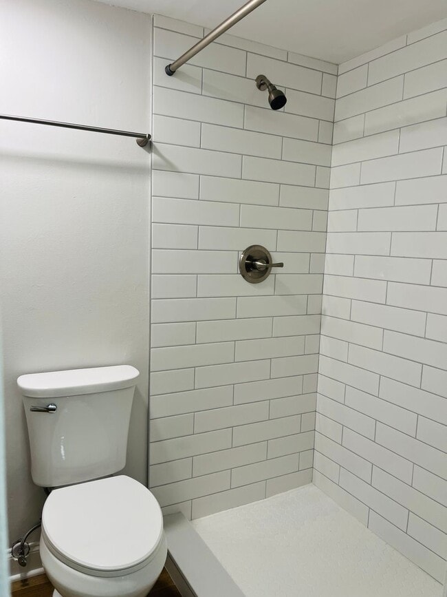 Building Photo - Wow! Newly renovated 2 bedroom 2 bathroom unit in Lithonia. Must see!