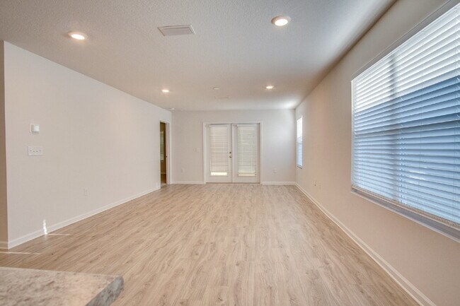 Building Photo - North Pensacola newer construction home– O...