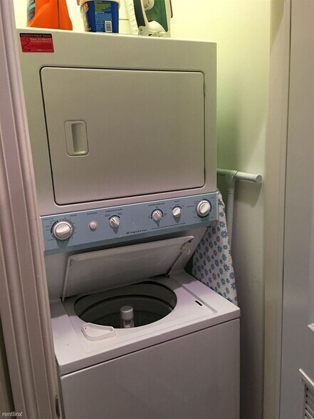 washer/dryer in unit - 210 N Halsted St