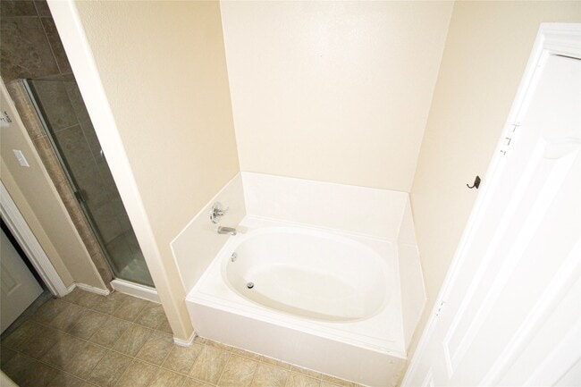 Building Photo - 3827 Dogwood Tr