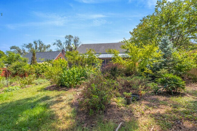 Building Photo - 3705 Burrus St