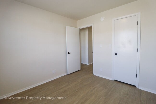 Building Photo - E 31st Ct Duplex