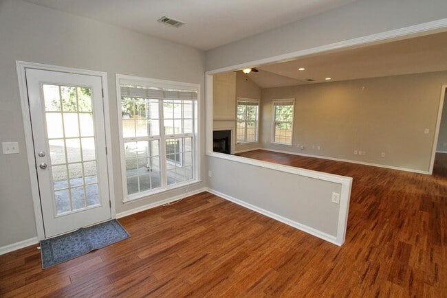 Building Photo - 5057 Bethpage Dr NE