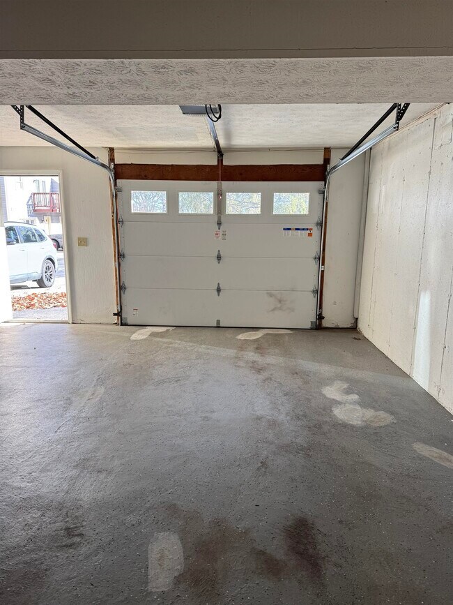 Building Photo - 16 High Bridge Hl