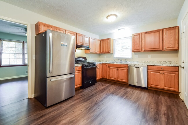 Building Photo - 1821 Pine Creek Dr