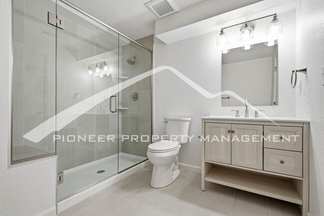 Building Photo - Charming Home with Central AC & Washer/Dryer