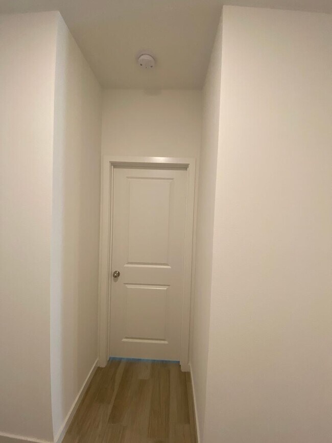 Building Photo - Beautiful Home with Solar