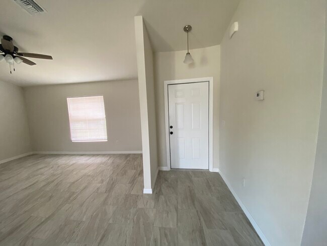 Building Photo - 29 SE 15th Ave