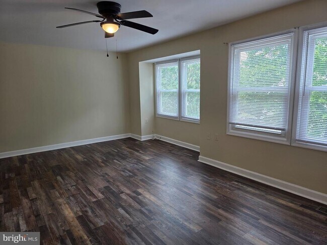 Building Photo - 12119 Salemtown Dr