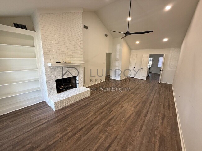 Building Photo - 23 Meadowoods Pl
