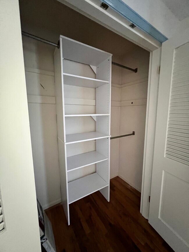 Building Photo - 680 Overland St