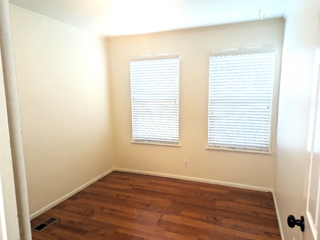 Building Photo - 1099 W 1420 N