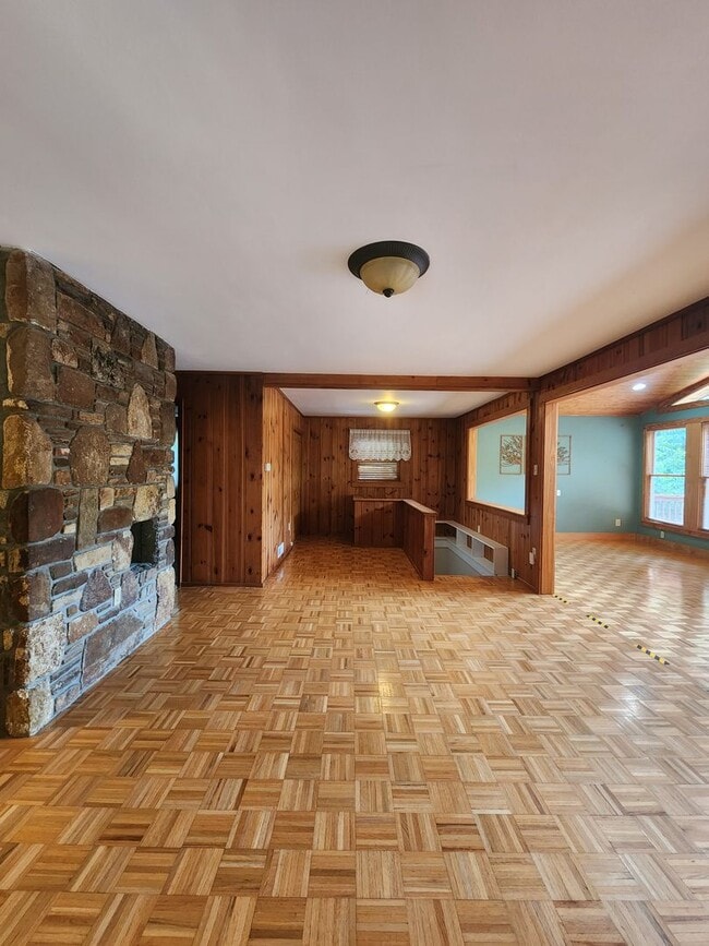 Building Photo - Mountain Escape!