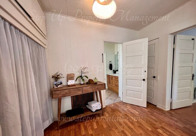 Building Photo - Charming 2 Bedroom 2 Full Bathroom Home Ne...