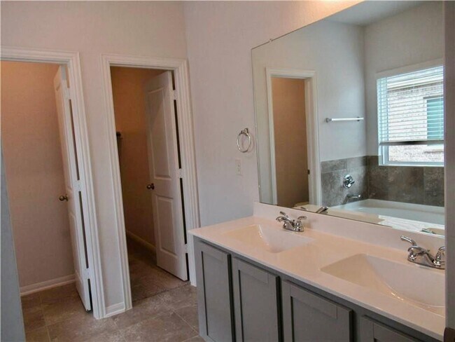 Building Photo - 1232 Whippletree Trl