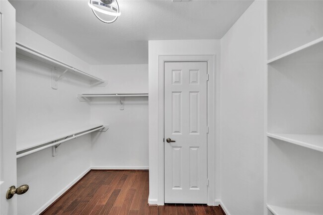 Building Photo - 6633 W Sam Houston Pkwy S