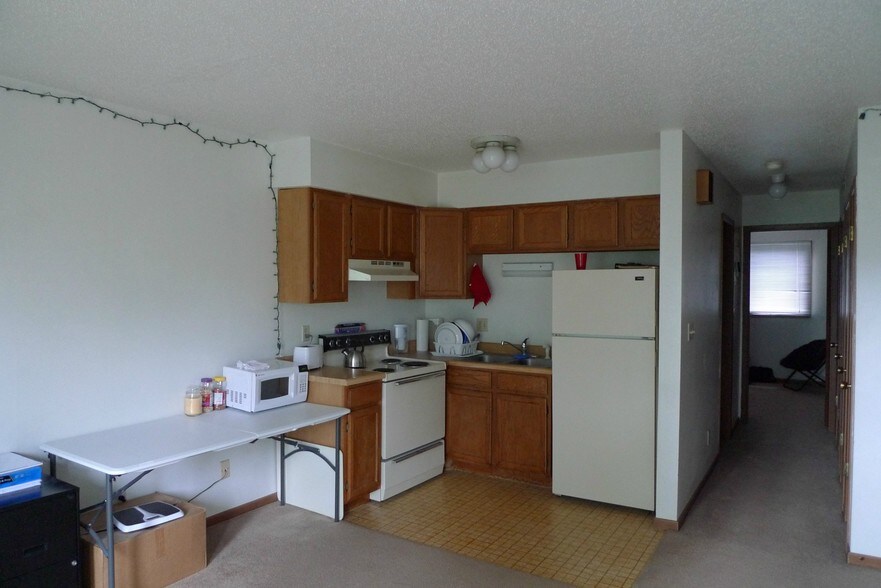 Building Photo - 2601 Westwinds Dr