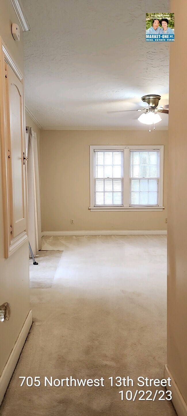 Building Photo - 705 NW 13th St