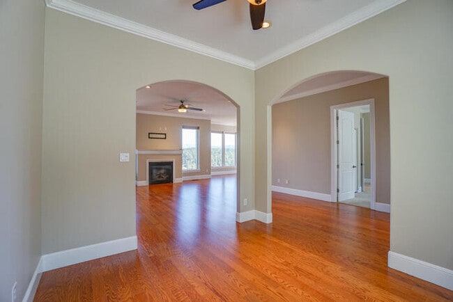 Building Photo - FOUR BEDROOM HOUSE IN LACAMAS SHORES WINTE...