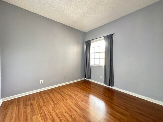 Building Photo - 640 Cypress Club Way
