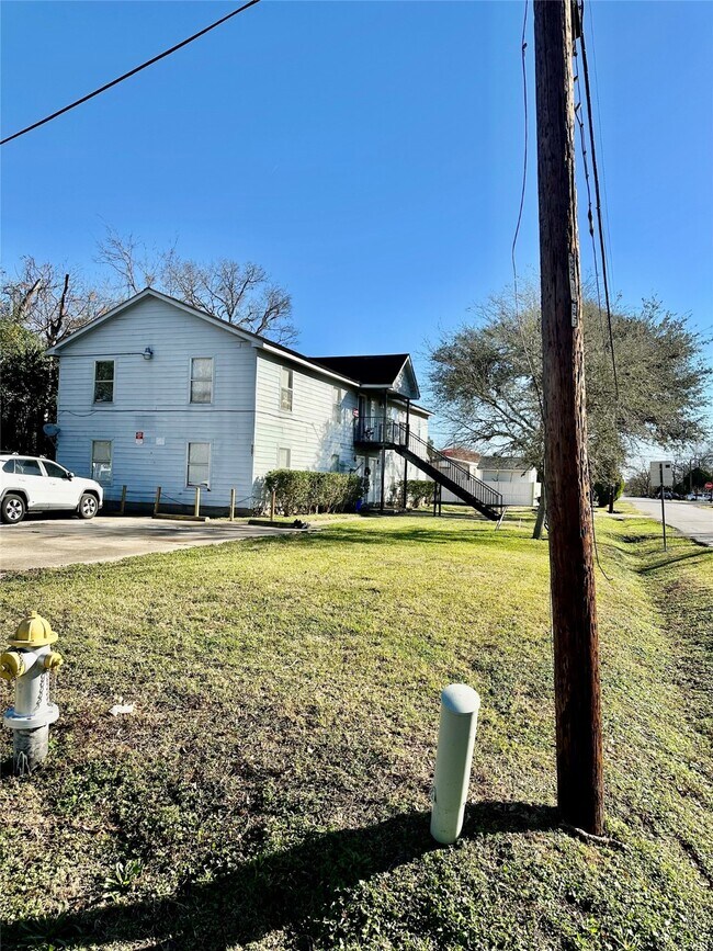Building Photo - 1907 Avenue C