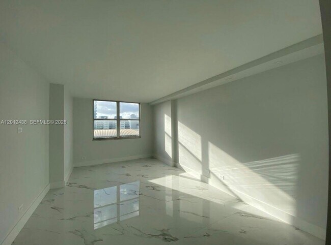 Building Photo - 6039 Collins Ave