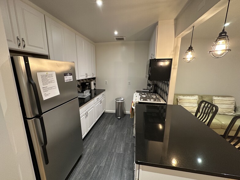 Kitchen - 85 Hart St