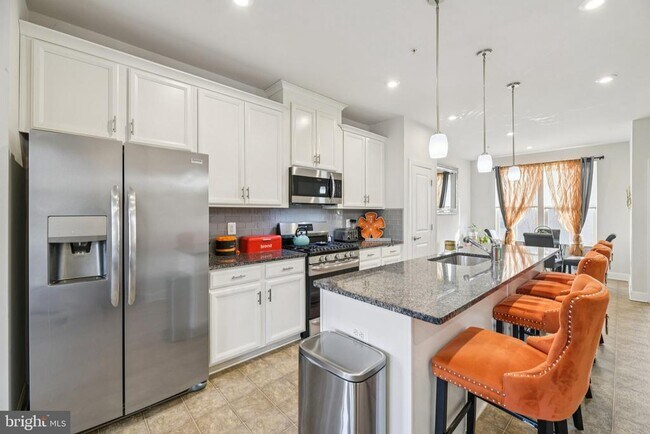 Building Photo - 251 Phoenix Dr