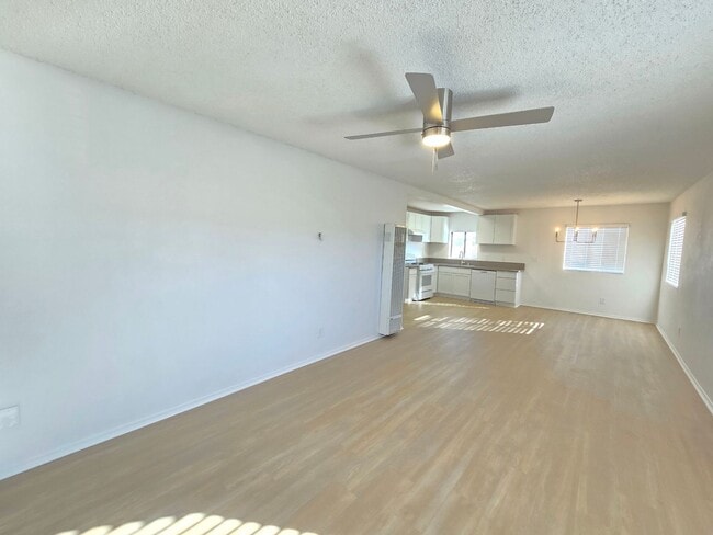 Building Photo - 8249 Catalpa Ave