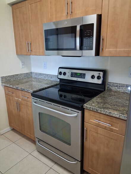 Building Photo - 6482 Emerald Dunes Dr