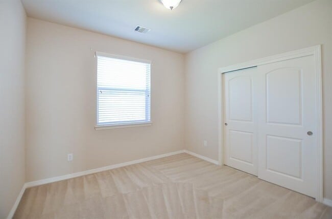 Building Photo - 3807 Broken Pine Ct