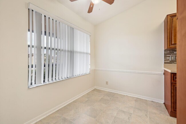 Building Photo - 4698 Lucerne Lakes Blvd E