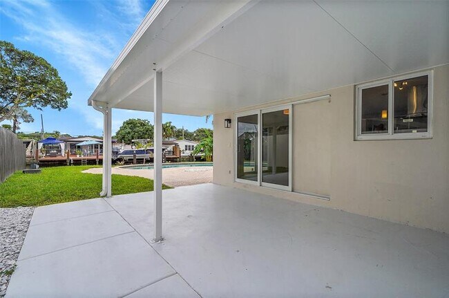 Building Photo - 4710 SW 43rd Ave