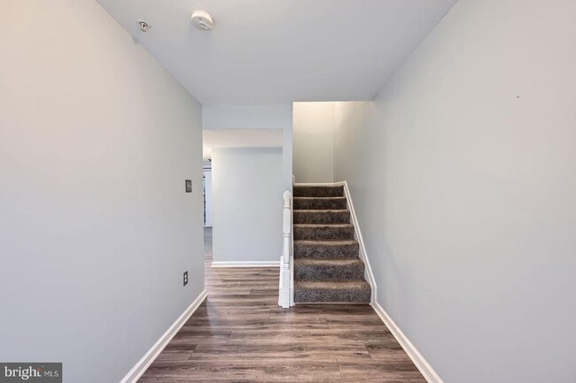 Building Photo - 9863 Greenbriar Way