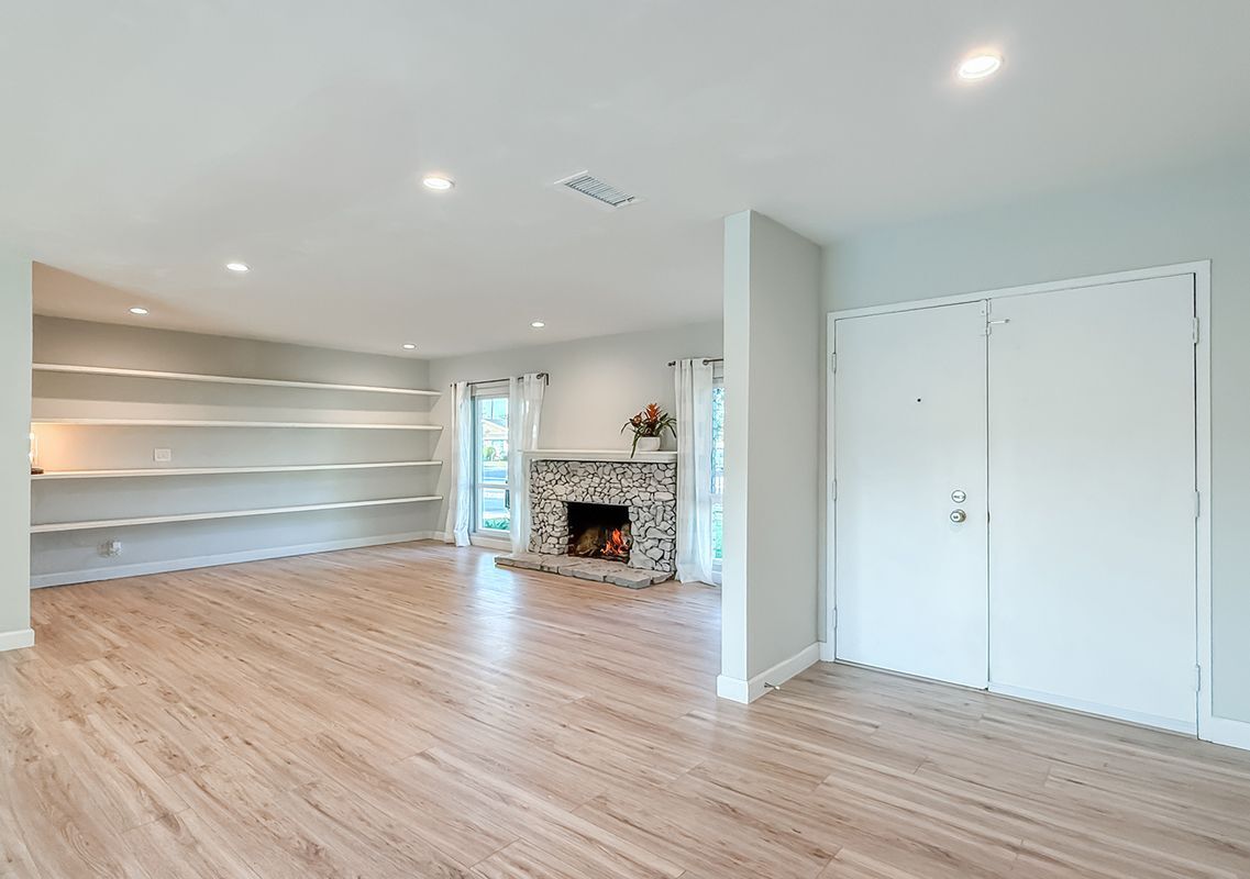 Building Photo - 1251 Buckingham Dr