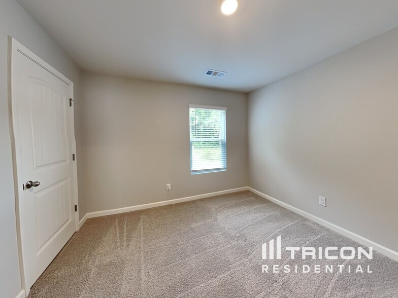 Building Photo - 4827 Golden Finch Ln