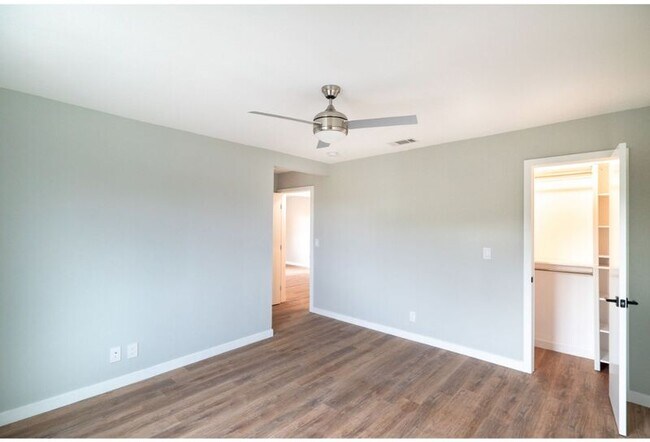 Building Photo - 5847 Willoughby Ave