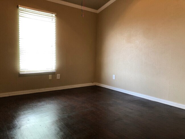 Building Photo - Charming 3 bed 2.5 baths in Rowlett!