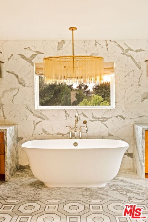 Building Photo - 1047 E Pomello Dr