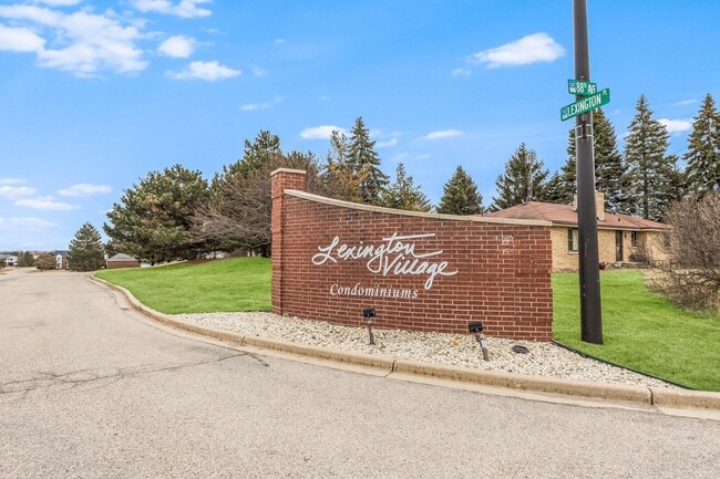 Building Photo - 8055 Lexington Pl