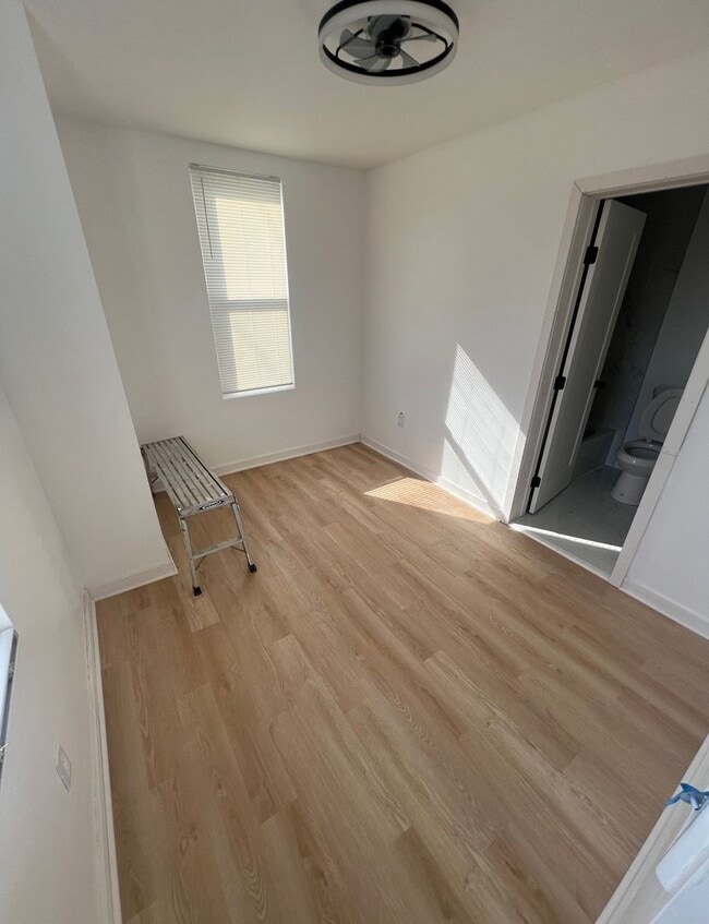 Building Photo - All Utilities INCLUDED - 6 Rooms for Rent - $450/mo -$800/mo