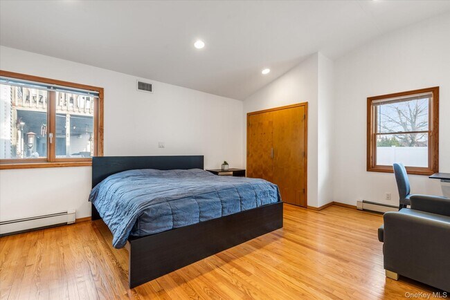 Building Photo - 89-10 157th Ave