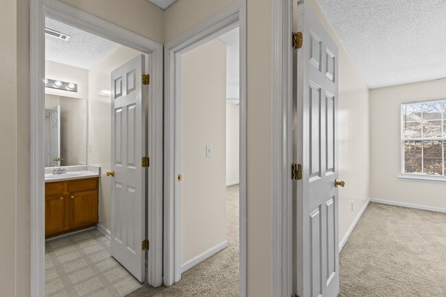 Building Photo - 6294 Hickory Ln Cir