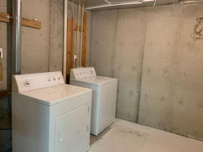 Building Photo - Beautiful Townhome in South Ft Collins!