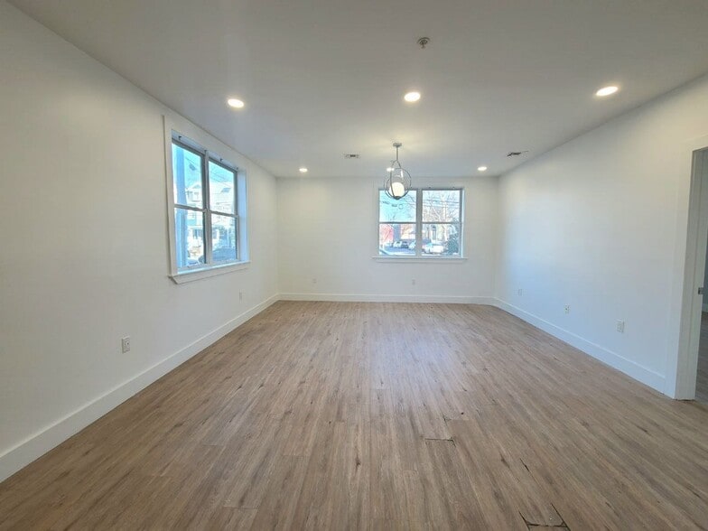 Building Photo - 205 Mt Vernon Ave