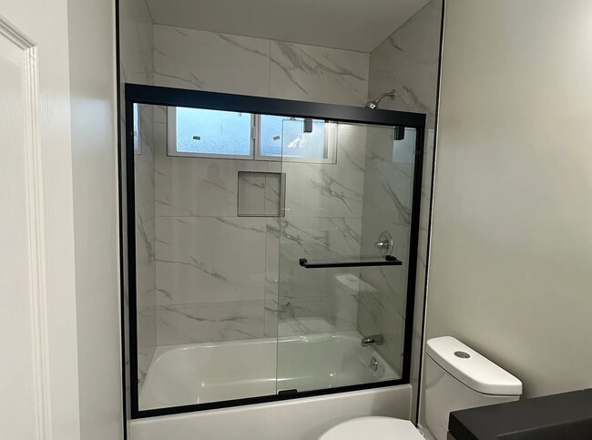 Building Photo - Beautiful Hayward 3/1!  Please read entire ad for viewings