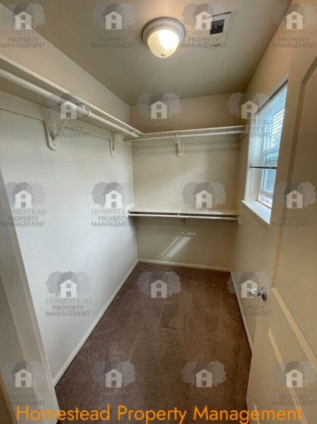 Building Photo - 232