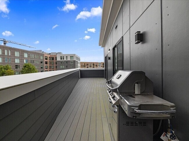 Building Photo - 50 Hichborn St